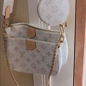 Louis Vuitton Multi Pochette bag In white